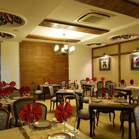 Crown Palace Ultra 5* シダ