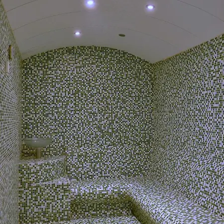 Crown Palace Ultra ホテル