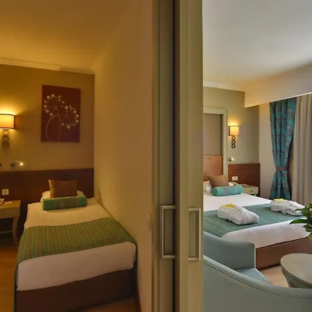 Crown Palace Ultra Hotel Side