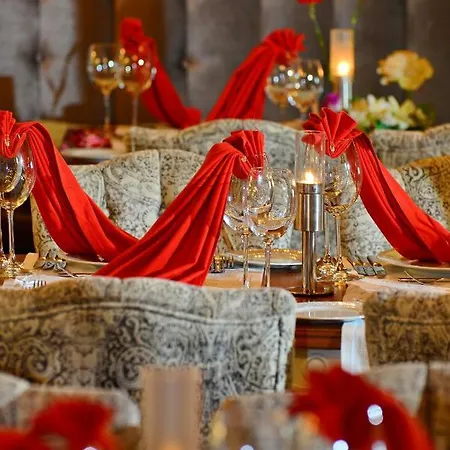 Crown Palace Ultra 5* Side