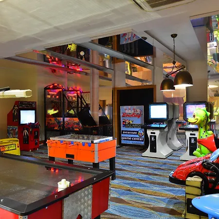 Crown Palace Ultra 5* Side