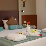 Crown Palace Ultra Hotel