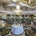 Отель Crown Palace Ultra Сиде