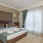 Crown Palace Ultra Отель 5*