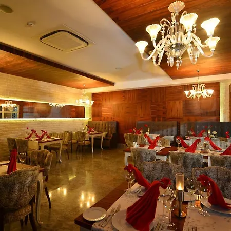 Crown Palace Ultra Hotel