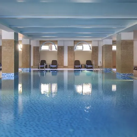 מלון Crown Palace Ultra 5*
