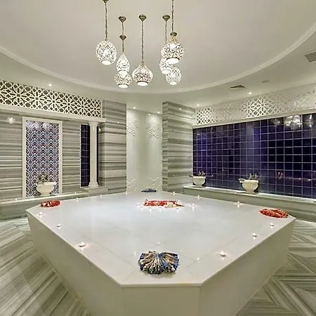 Crown Palace Ultra Side