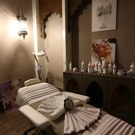 Crown Palace Ultra Side