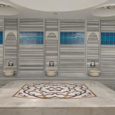 Crown Palace Ultra Side