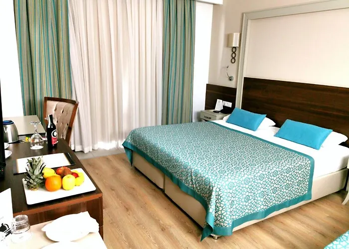 Crown Palace Ultra Szálloda 5*