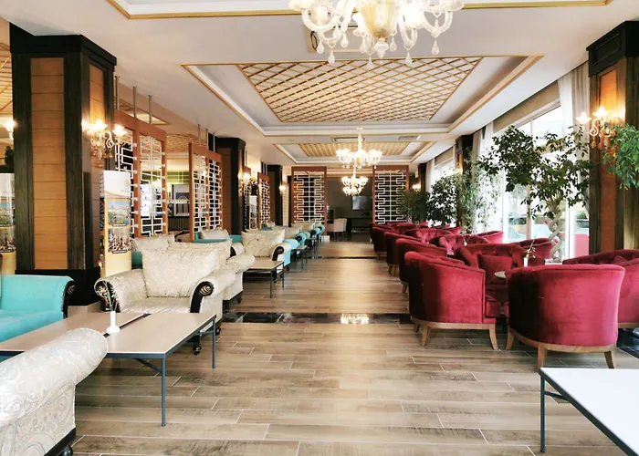 Crown Palace Ultra Side