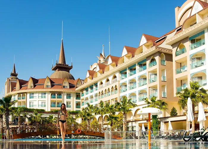 Crown Palace Ultra Szálloda Side