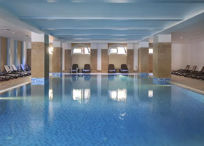 Szálloda Crown Palace Ultra 5*