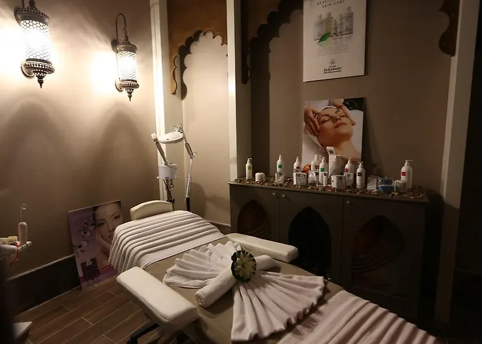 Crown Palace Ultra Side