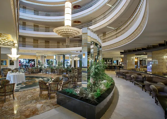 Crown Palace Ultra Szálloda Side