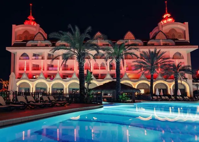 Crown Palace Ultra Szálloda Side