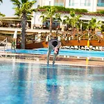 Szálloda Crown Palace Ultra 5*