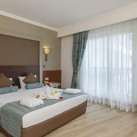 Crown Palace Ultra Szálloda 5*